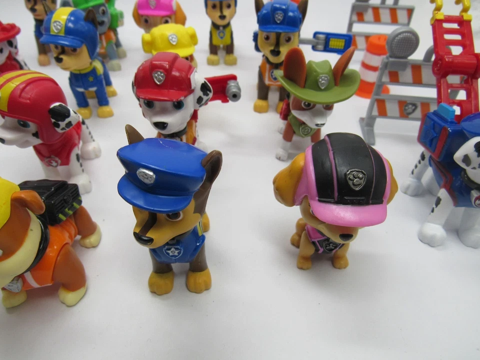 Lote de 24 figuras de acción y accesorios de la Patrulla Canina Nickelodeon Spin Master Toys Foto 4 de 4