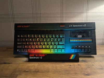Sinclair ZX Spectrum +2 beleuchtete Retro Aufsteller