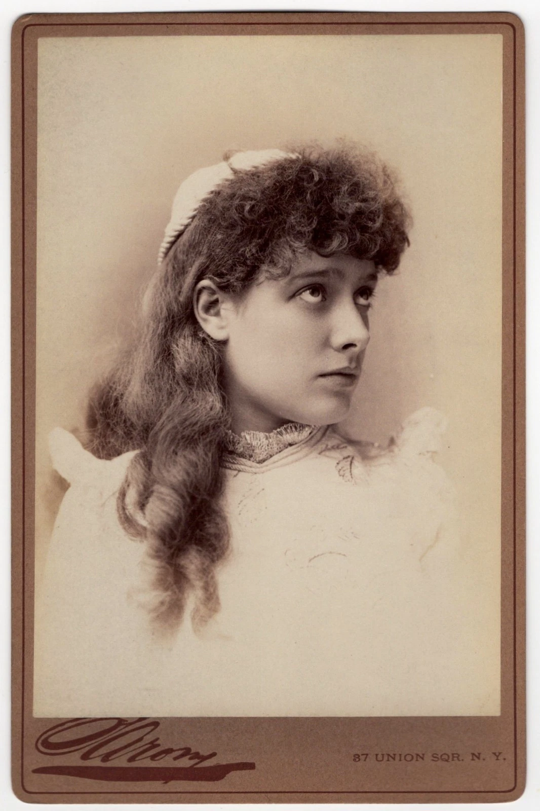JULIA MARLOWE: ESTEEMED STAGE ACTRESS : SARONY : CABINET CARD PORTRAIT  c1890 - Picture 1 of 3