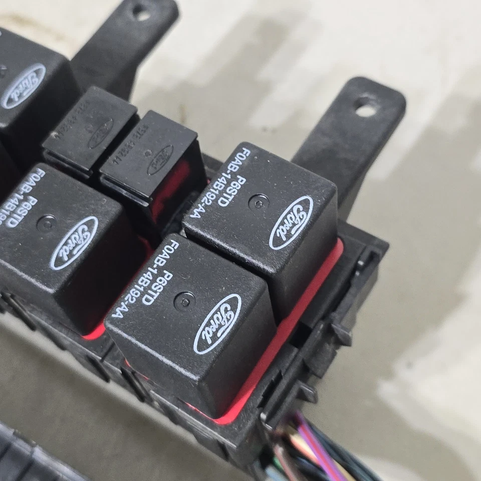 Ford Expedition XLT 2007-2014 relé trasero caja de alimentación con relés OEM 07-14 Foto 3 de 4