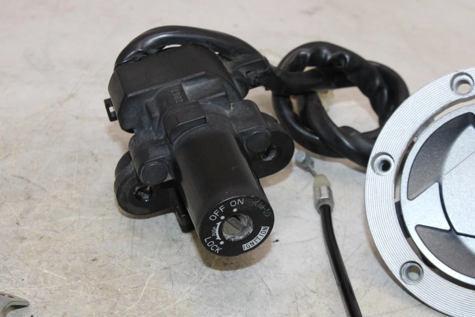 Kawasaki Ninja 300 Ex300A 2014 juego de bloqueo de encendido OEM con tapa de gasolina bloqueo de asiento con llave Foto 2 de 4