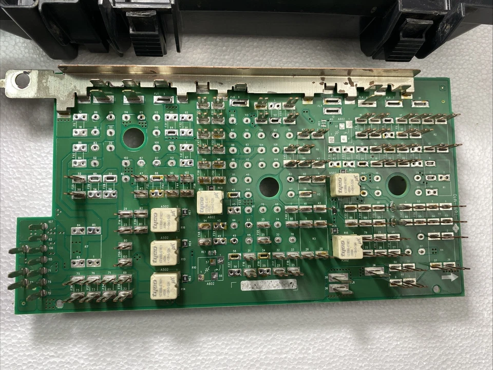 Chevrolet Express GMC Savana 2008-2009 furgoneta motor caja de fusibles gasolina 25888289/25888290 Foto 2 de 4