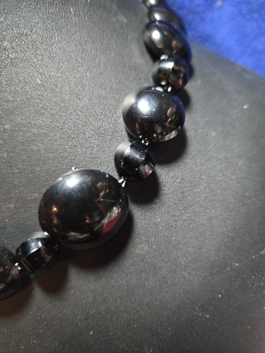 Antique Victorian WHITBY JET 17" Carved Half Circle Bead Necklace - 36.4 grams - Picture 4 of 14