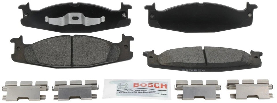 Pastillas de freno de cerámica Bosch con herrajes delanteras para Ford E-150 Econoline 1994-2002 Foto 3 de 4