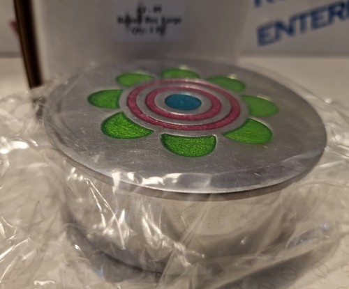Handmade Recycled Aluminium Round Trinket Box 95mm Diameter Flower Design AJ09 - Picture 2 of 4