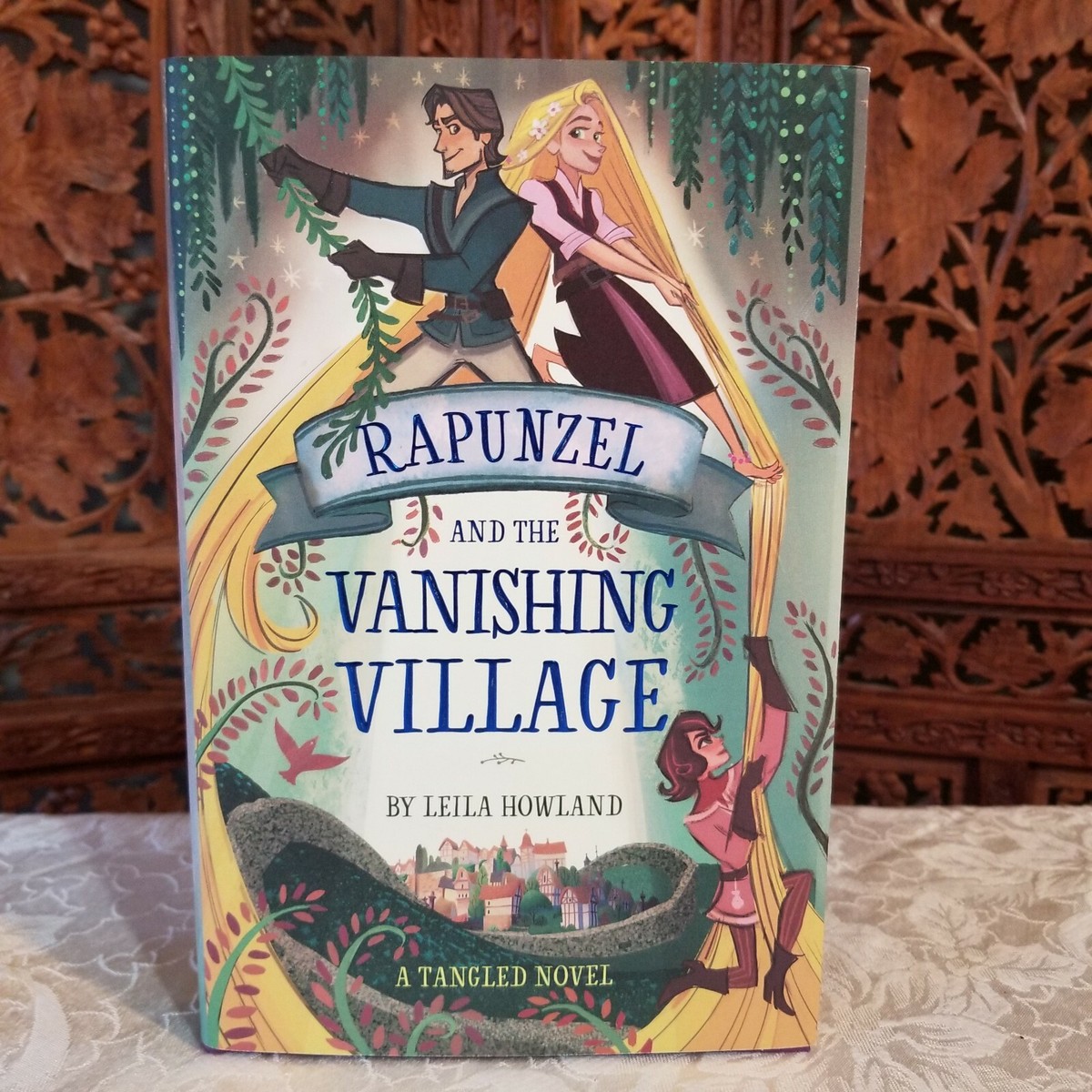洋書　RAPUNZEL AND THE VANISHING VILLAGE　英語 Rapunzel and the Vanishing Village: A Tangled Novel: Howland