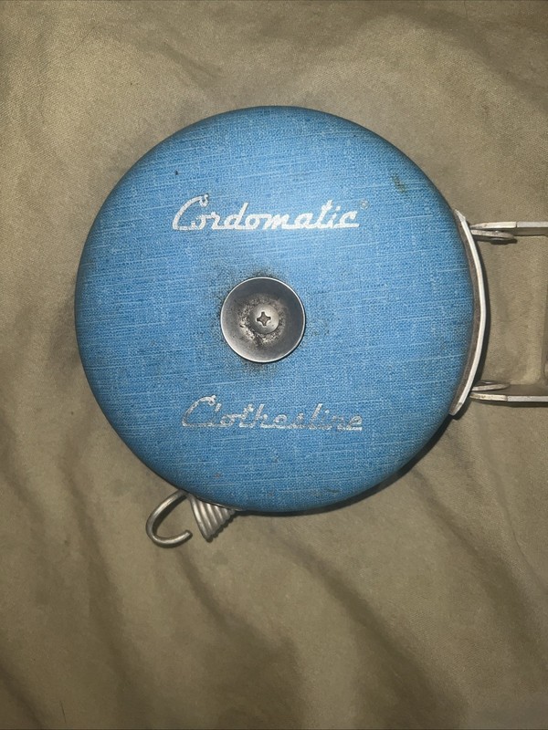 Vintage Cordomatic Automatic Retractable Clothesline Reel Blue. Excellent