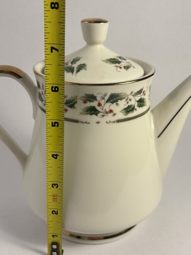 Olla con tapa de porcelana marfil dorada vintage ROYAL LIMITED Holly Holiday Christmas - Imagen 6 de 12