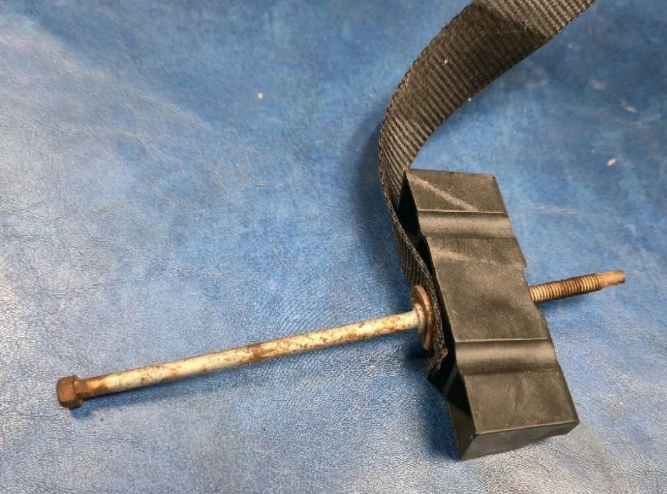 Ford Mustang 2005-2014 montaje en bandeja de batería 4R33-10723-A OEM Foto 2 de 4