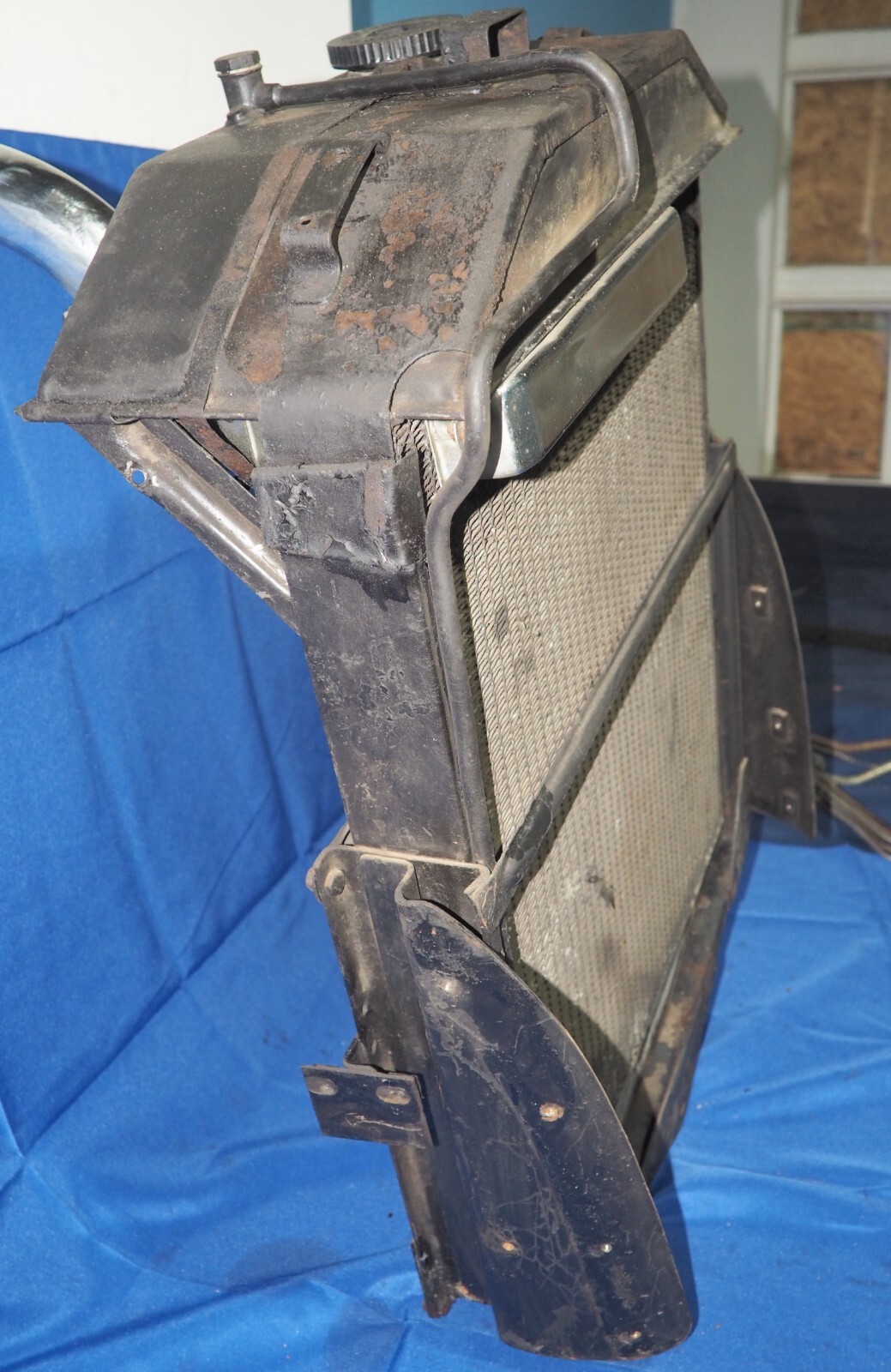 1951-1955 Bentley MkVI & R Type Complete Radiator Assembly OEM Nice Shape! 23"