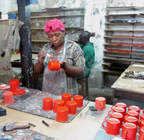 Large Circular Fair Trade Matatu Tray - Picture 3 of 3