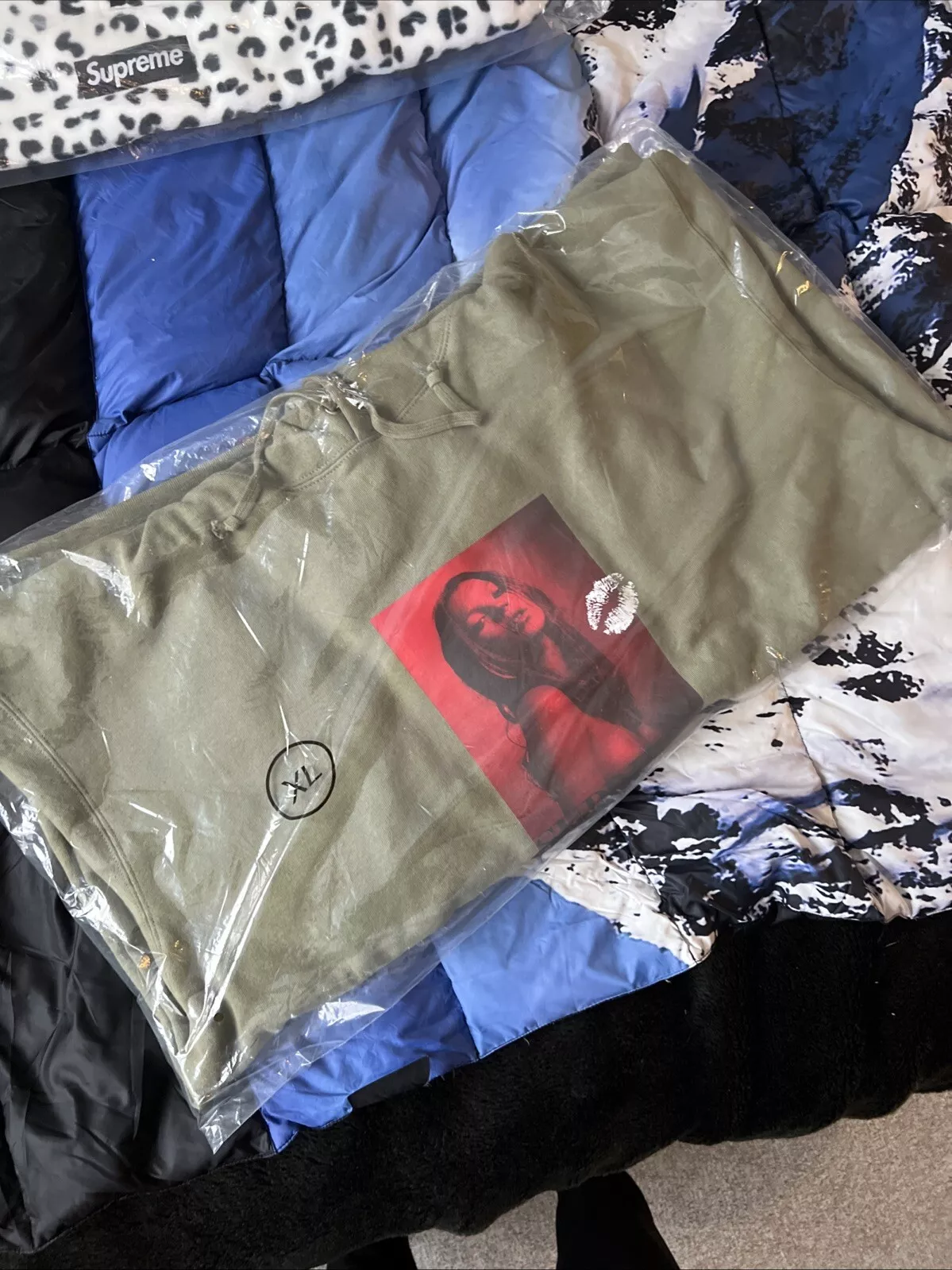 Sweat à capuche Supreme Kate Moss. XL, olive clair   FW24
