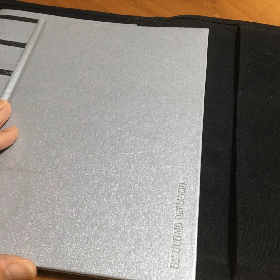 MERCEDES - BENZ CARTELLINA PORTADOCUMENTI "UN ULTIMO DETTAGLIO" con CD 2007 - Immagine 3 di 4