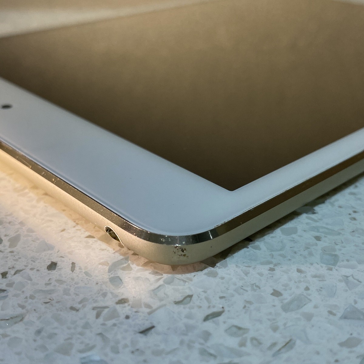 Apple iPad mini 3 A1599 - 64 GB, 7.9in - Gold Faulty Display /DO