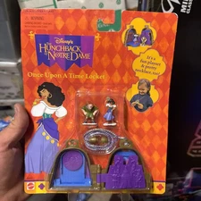Vintage Disney Hunchback Of Notre Dame Once Upon A Time Locket Miniature Playset