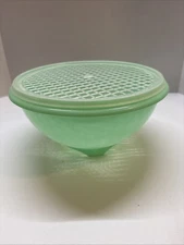 Vintage Tupperware Lettuce Strainer Colander Bowl With Grid Lid 339 516 USA
