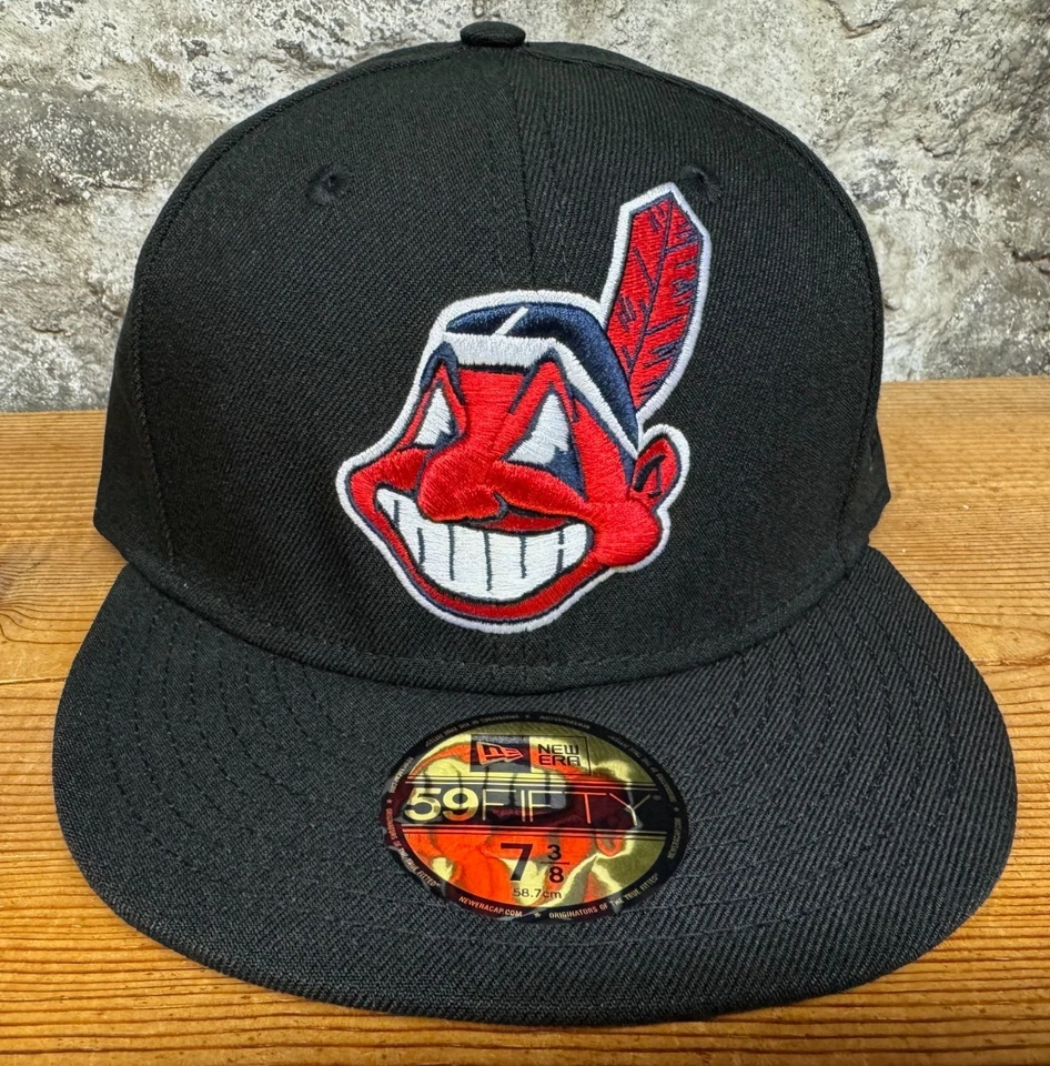 Cleveland Indians Wahoo New Era Fitted Club 59Fifty Plain Classic Solid BLACK - Image 4 of 4