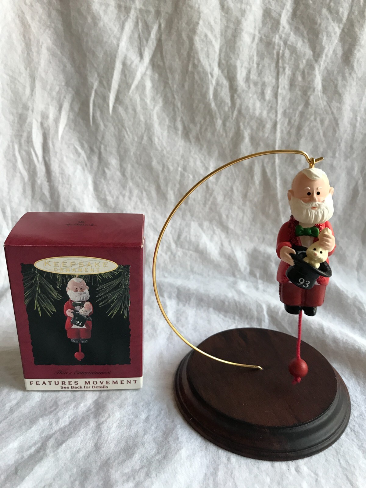 1993 Hallmark Keepsake That's Entertainment Magic Rabbit Hat Christmas Ornament