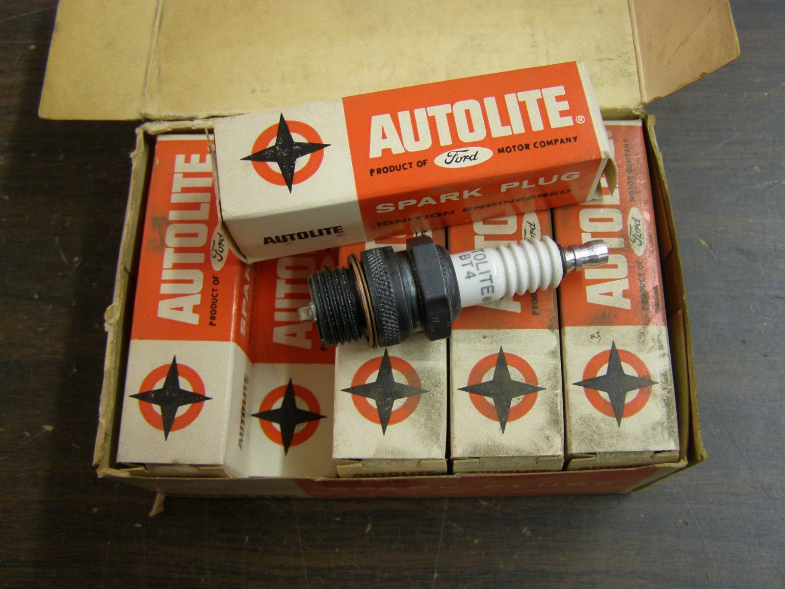 NOS OEM Ford Autolite Spark Plugs BT4 Diamond T Truck Brockway Engines IH GRD