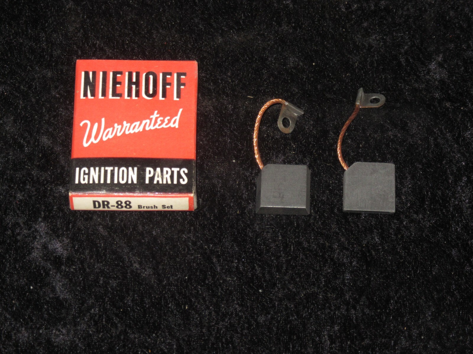 NOS 1940-1951 Buick Cadillac Oldsmobile Pontiac Nash Niehoff Generator Brush Set
