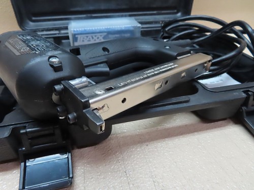 CRAIN Carpet Tacker Model 635 Power Tacker ~ NICE & No Reserve ! - Picture 4 of 16