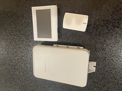 Honeywell Programmable Thermostat Kit With EIM Indoor Sensor  (THX9421R5021WW)