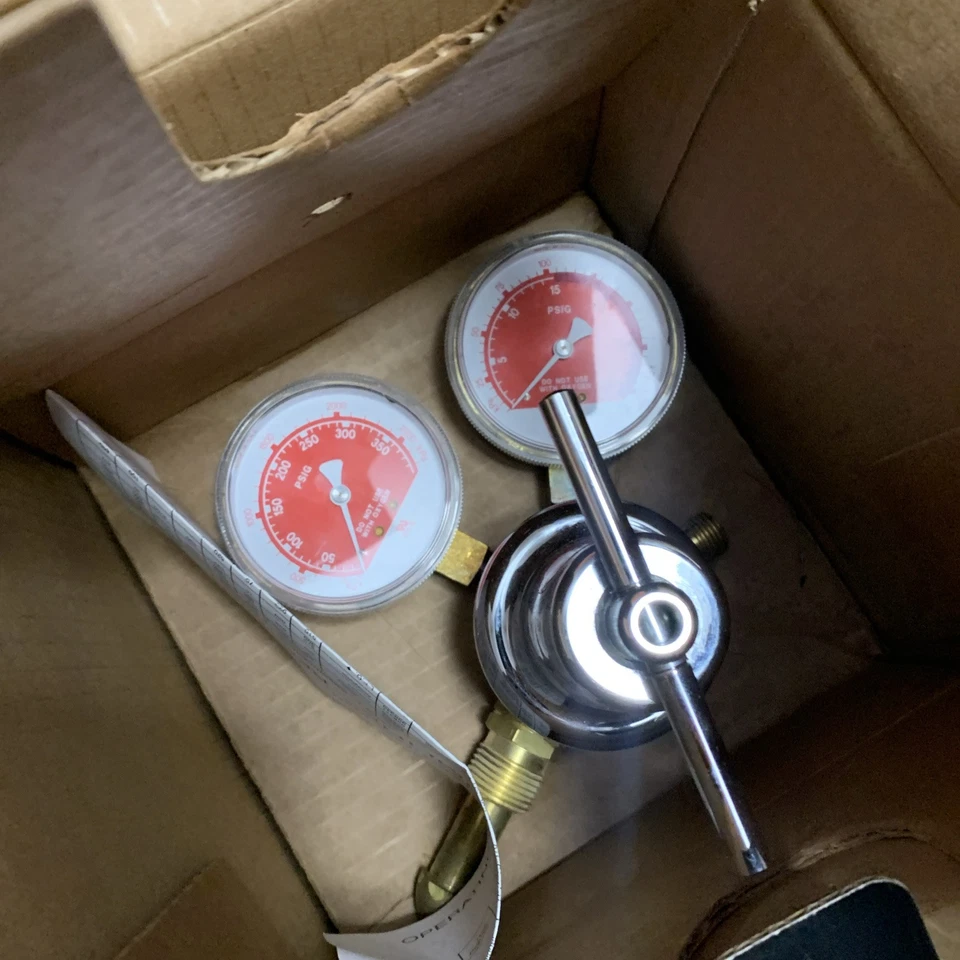 REGULADOR EXTRA RESISTENTE ACETILENO ESAB OXWELD R-77-15-510 998371 Foto 3 de 4