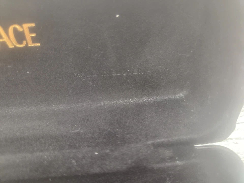 Gafas de sol Versace Medusa Logo negro estuche rígido con paño de limpieza Foto 3 de 4