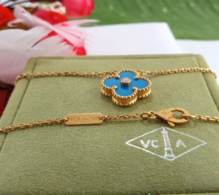 VAN CLEEF & ARPELS CELESTIAL BLUE SÈVRES PORCELAIN DIAMOND