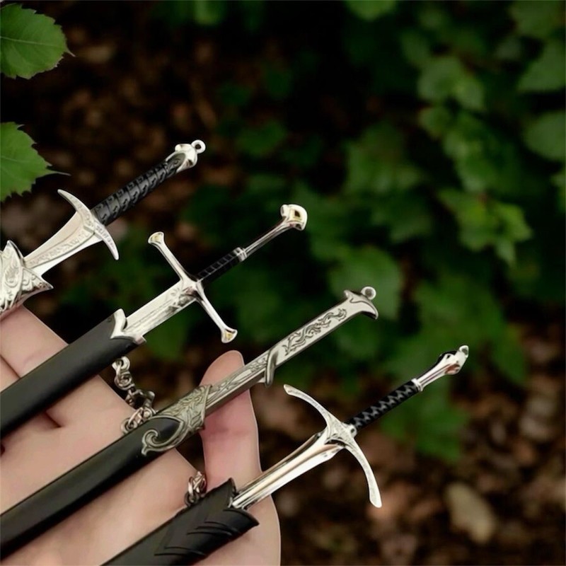 Sting miniature | Lotr Miniatures | Mini Fantasy Dagger Keychain, Fantasy Swords