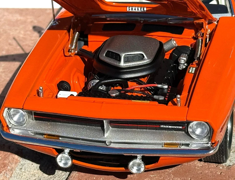 1/18 scale, YCID #43, 1970 HEMI Cuda, 1-199 in VITAMIN C ORANGE, NEW RELEASE ! - Image 3 of 4
