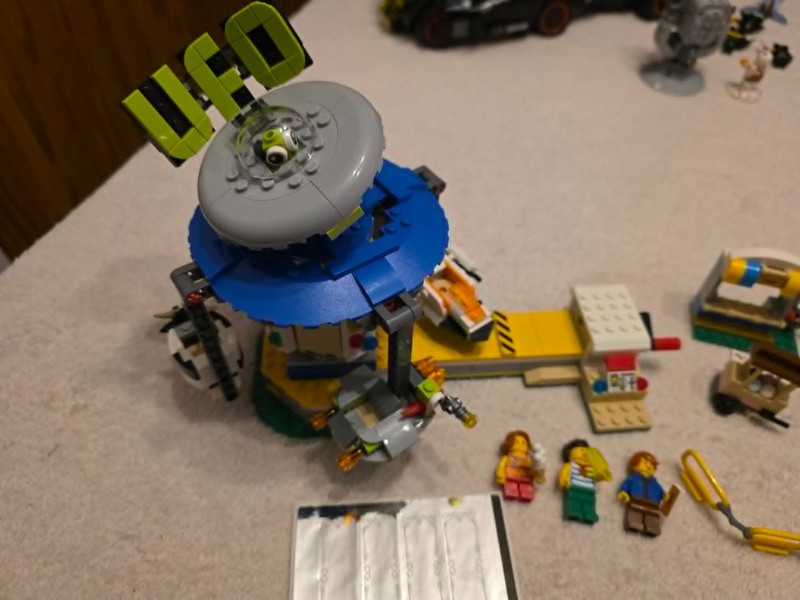 Lego 31095 Creator 3 in 1 UFO Fairground Carousel- NO INSTRUCTIONS / NO BOX