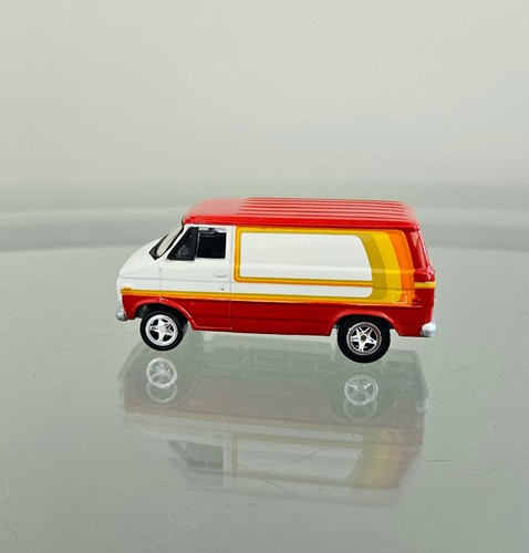 VINTAGE 2002 JOHNNY LIGHTNING RED WHITE ORANGE 1977 CHEVY VAN M/NM UNUSED - Picture 2 of 6