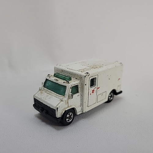 Hot Wheels American Ambulance Service Back Doors Open White Paramedic Toy 1988