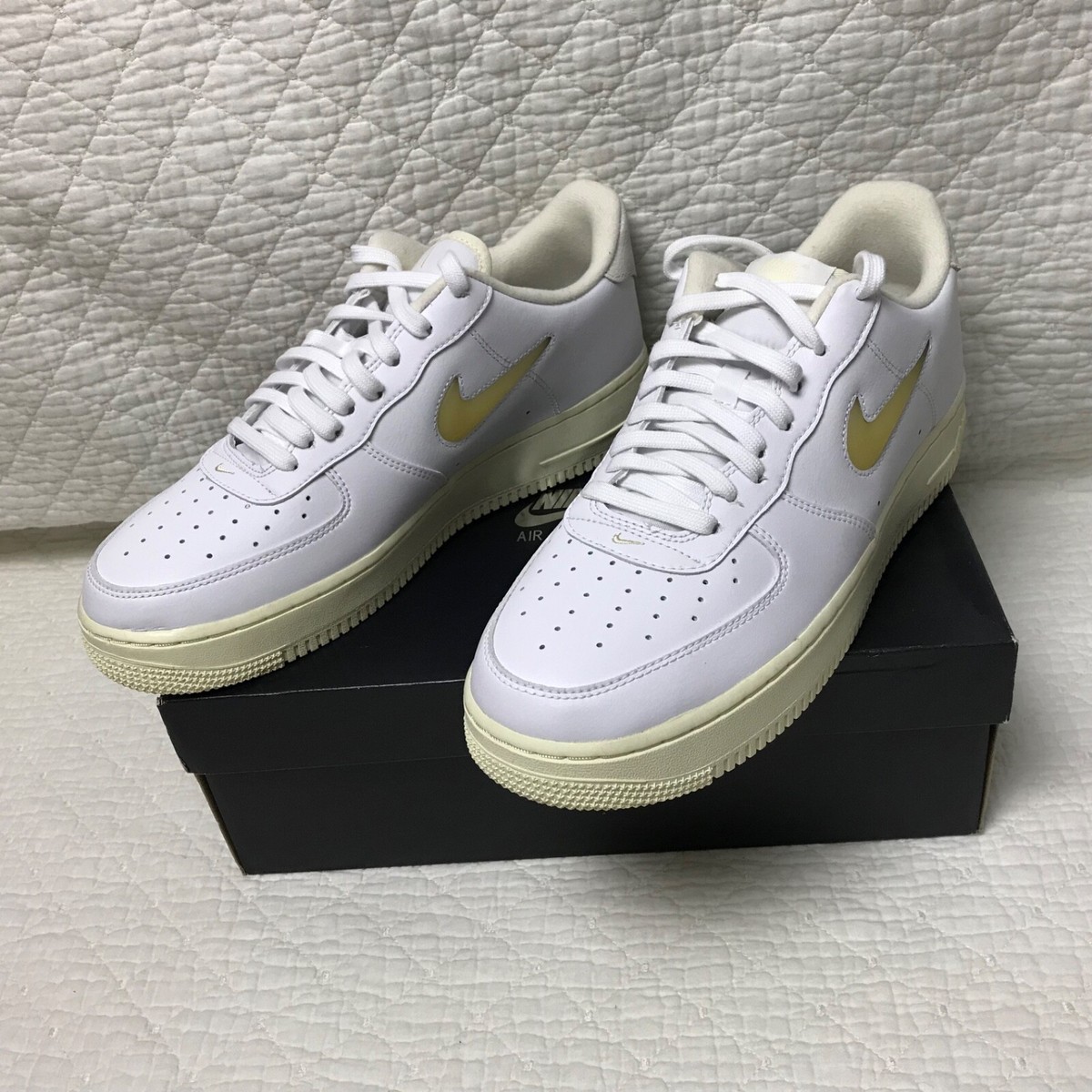 Nike Air Force 1 '07 LX Shoes Men's SZ 11 White/Pale Vanilla