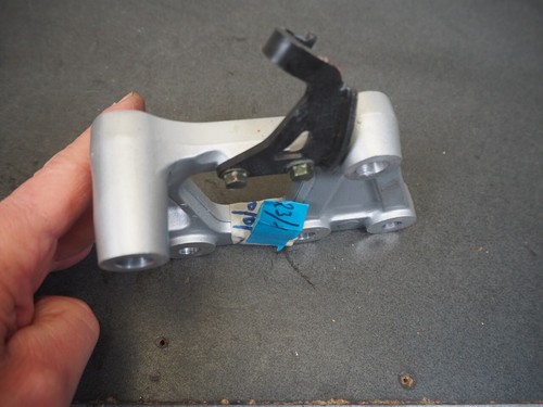 BRACKET, ENGINE 2 YAMAHA TDM850 4TX 96-99 4TX-21419-00-35 19042 - Picture 3 of 4