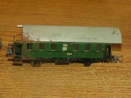2 GERMAN TRIX EXPRESS PASANGER CARS - Picture 2 of 8