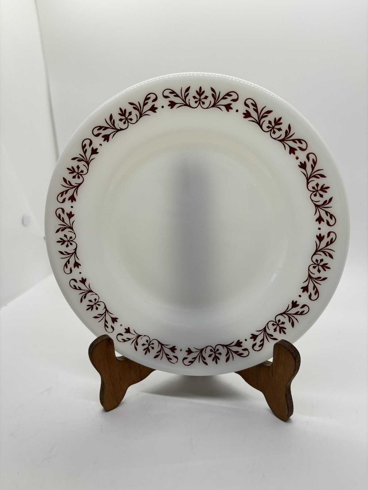 VINTAGE CHRISTMAS  MILK GLASS ANCHOR HOCKING COPPER FILIGREE PLATES 6.5”  !!30!!