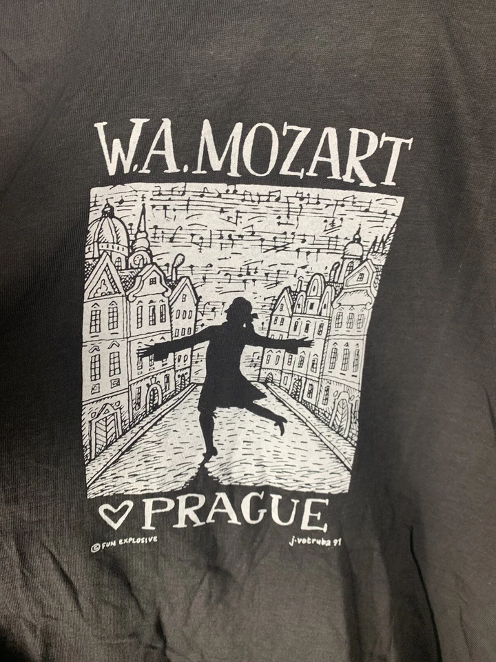 Vintage W.A. Camisa Mozart Praga Jiri Votruba Divertida Explosiva 1991 Arte Praha Talla XL Foto 2 de 4