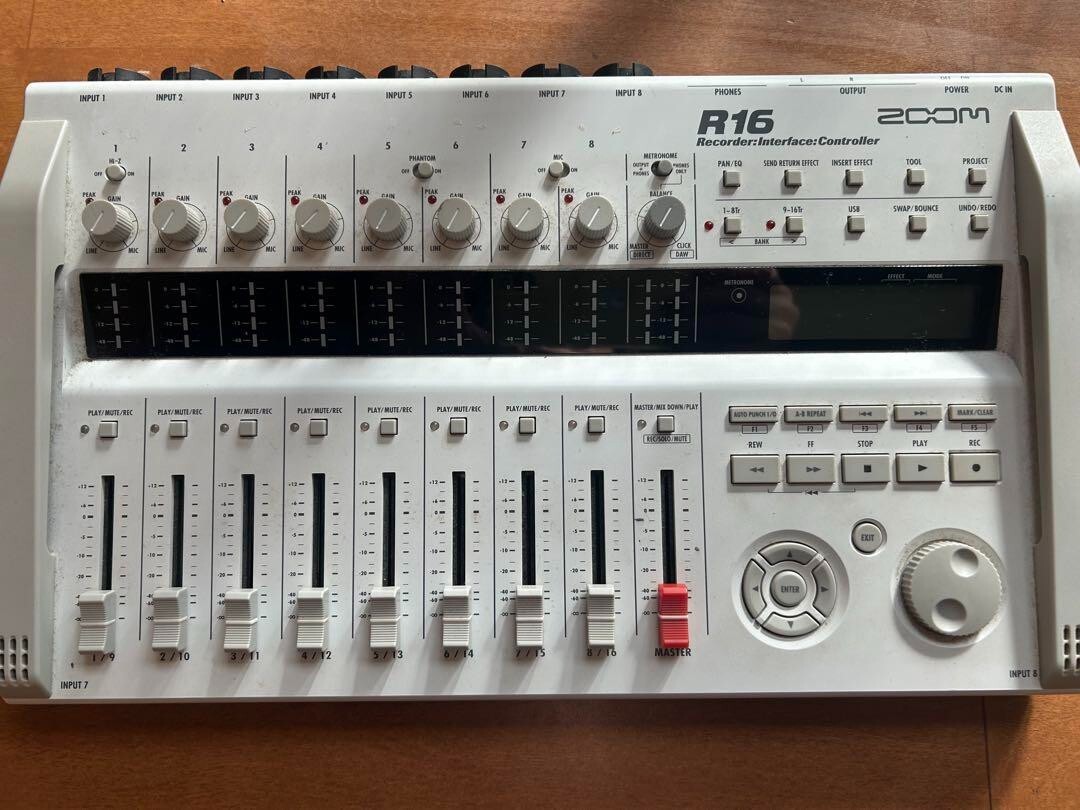 Zoom R16 Portable Recorder Interface Controller Multitrack Zoom R16 Portable Recorder Interface Controller Multitrack