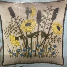 Vintage Crewel Pillow Kit Needlecraft Flowers CATTAIL Made in USA T-153A Minuet