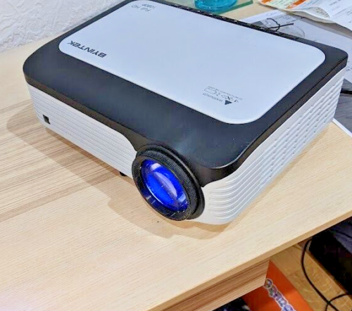 BYINTEK Projector 1080P Full HD MI080 LCD LED with UK PLUG no remote - Afbeelding 1 van 9