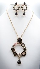 Gold Tone Modern Style Pendant Necklace Drop Earring Set with Crystals