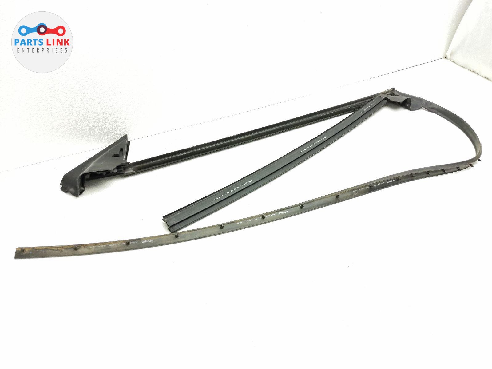 2008-14 FERRARI CALIFORNIA FRONT RIGHT DOOR MOLDING WEATHER STRIP END TRIM F149