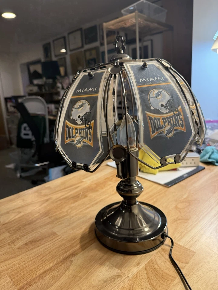 Новая сенсорная лампа со стеклянной панелью Miami Dolphins - Изображение 2 из 4