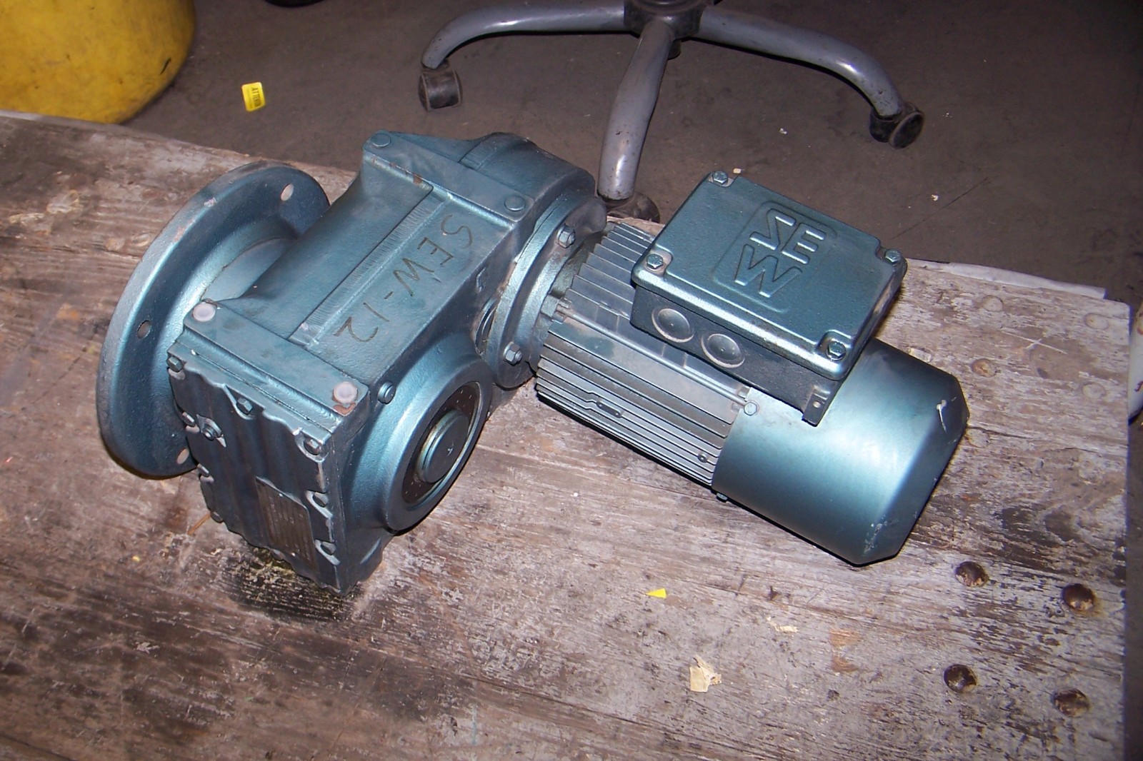 NEW SEW EURODRIVE 1 HP GEARMOTOR W/ BRAKE 230YY/460Y VAC 93.941 RATIO