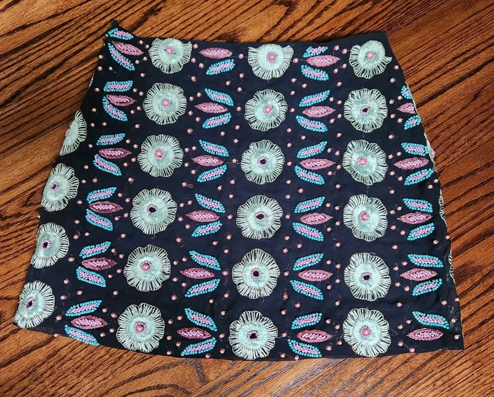 Мини-юбка Yumi Kim черная шифоновая с бисером и вышивкой на подкладке сбоку на молнии  - Изображение 3 из 4