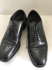 11 D FLORSHEIM BLACK LEATHER WINGTIP SHOES.