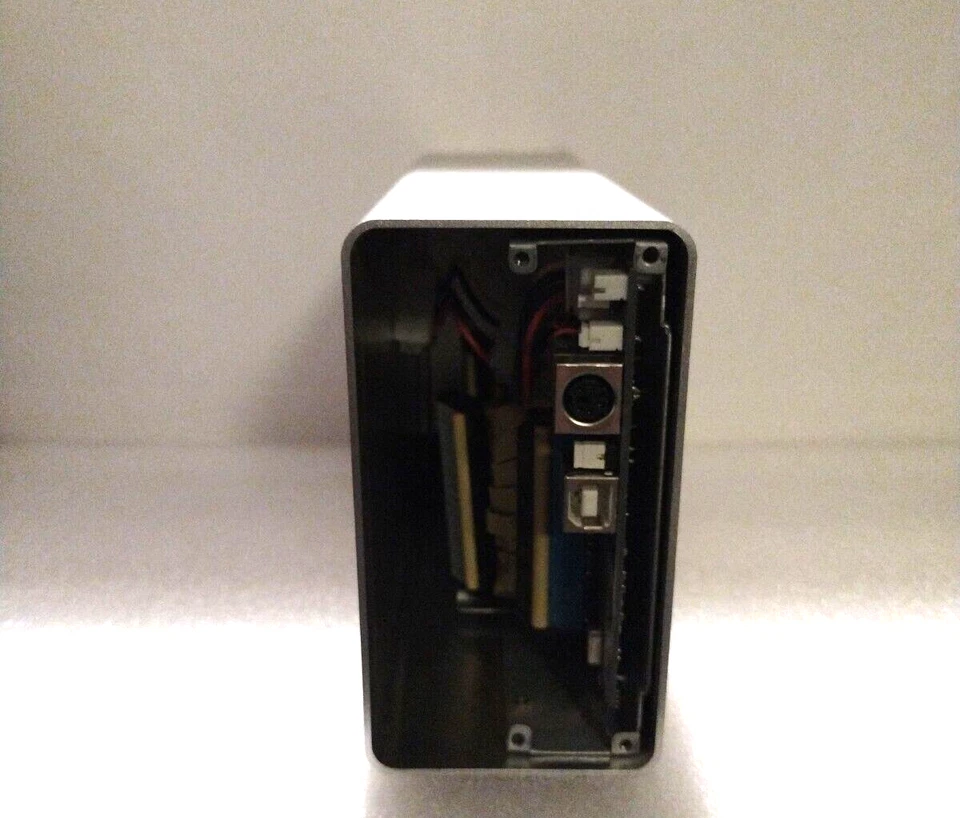 Placa de PC y conector Phantom Drives gris plata sin unidad de disco duro carcasa trasera dañada Foto 4 de 4