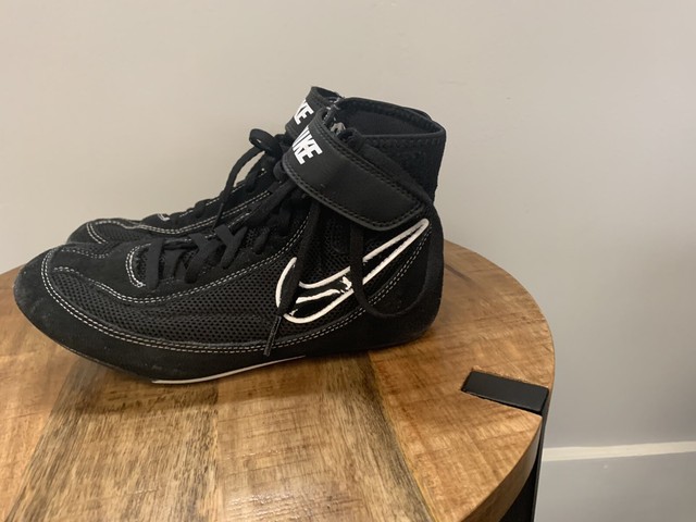 nike youth wrestling shoes
